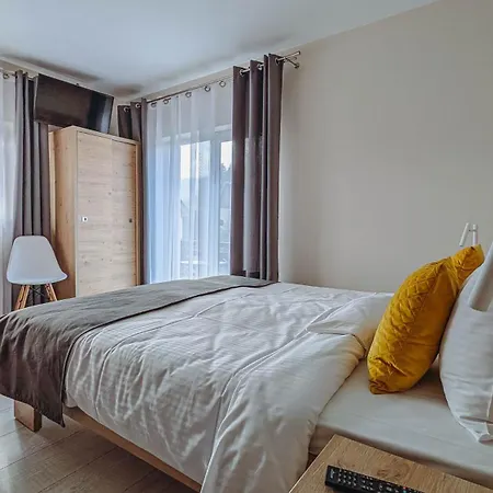 Bed & Breakfast Rezydencja Pod Ochorowiczowka