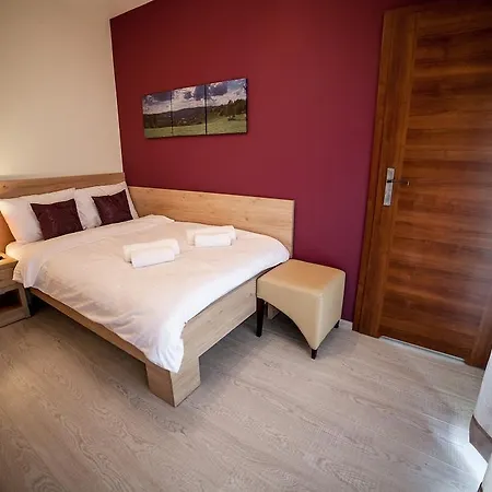 Bed and breakfast Pod Ochorowiczówką 3*