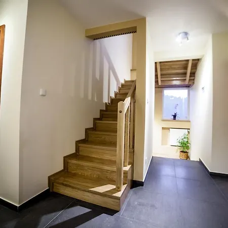 Bed and breakfast Pod Ochorowiczówką 3*